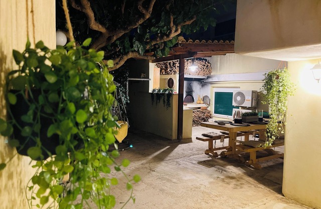 Airport Cottage House