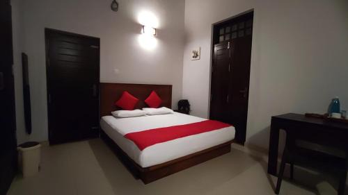 Airport in 10 Min - Cozy Upstairs for Two with Garden Air-conditioning and Balcony