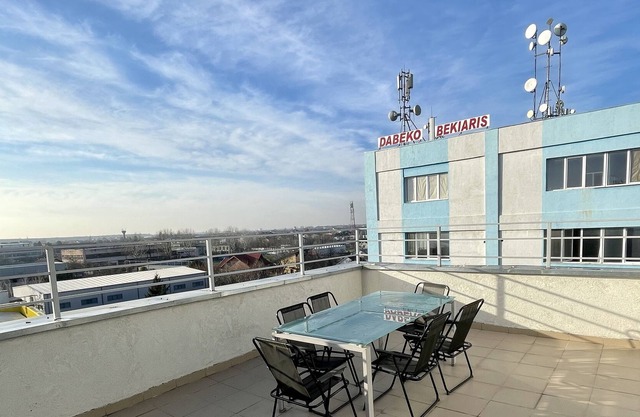 Airport Retreat with Terrace #2