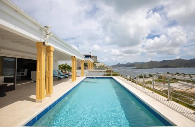 Reflection Z Star Villa Maho 