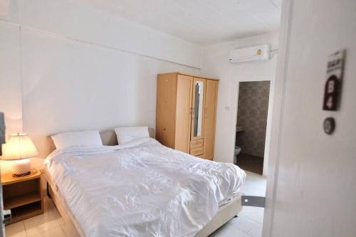 Airport View Apartment Cozy room near Airport