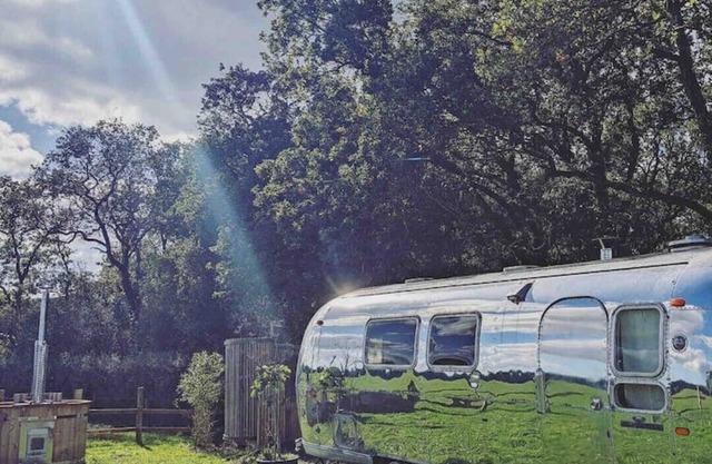 Airstream, vintage American caravan & Hottub