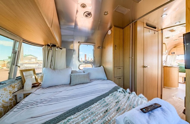 Airstream w/Private Hot Tub (Unit B) - 4 Person Airstream with Private Hot Tub