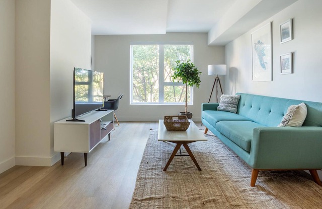 Airy 1BR in Koreatown with Rooftop Park + Pets OK