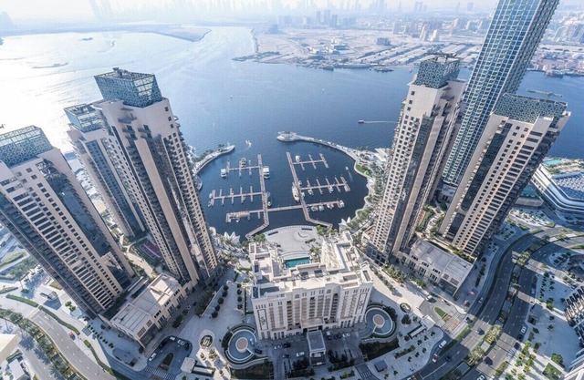 Airy 5-Bedrooms Apartment at Harbour views with stunning scenery of Dubai Creek!