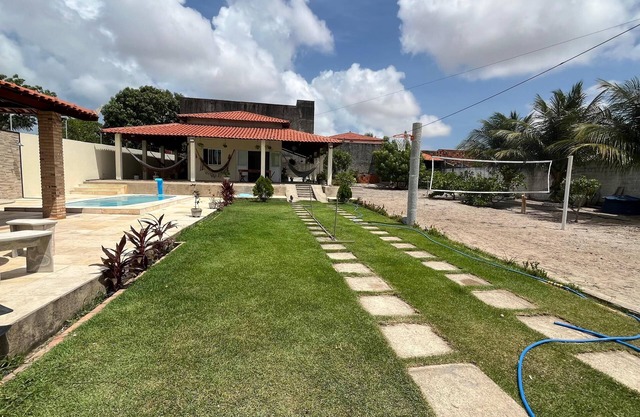 Airy house with swimming pool, 5 minutes from Farol beach. The perfect getaway!