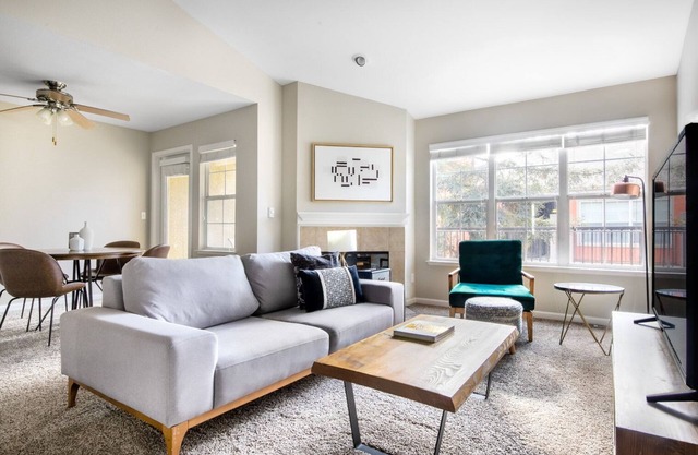 Airy Santa Clara 2BR w/Parking, W/D, walk to Groceries, by Blueground