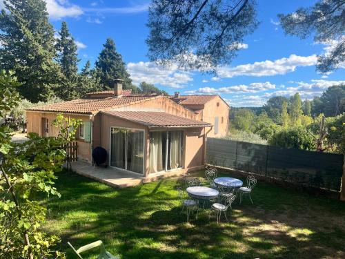 Aix-en-Provence, Maison provençale au calme de la campagne avec Jacuzzi