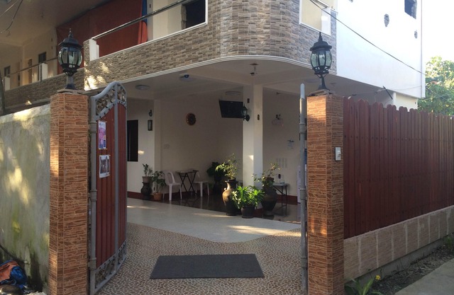 Aj Travellers Inn 