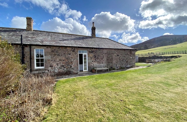 AKELD COTTAGE, pet friendly, with open fire in Wooler