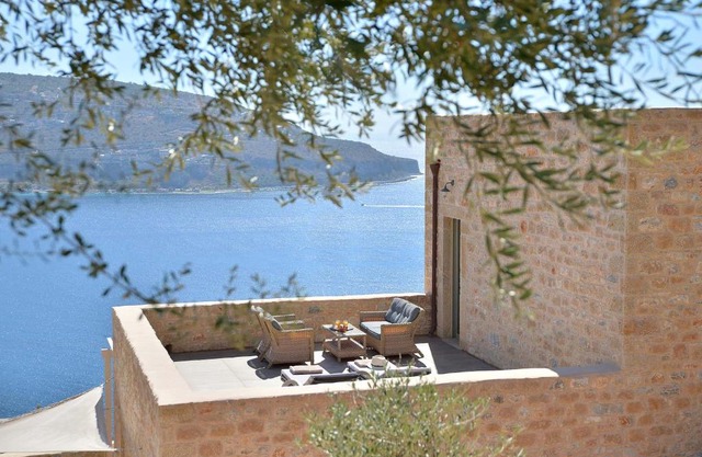 Akrolithi Boutique Hotel & Suites