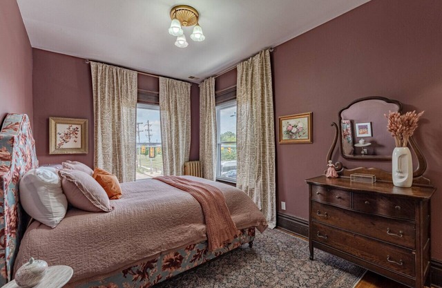 Akron`s Werner House: Historic 4 Bedroom Luxury