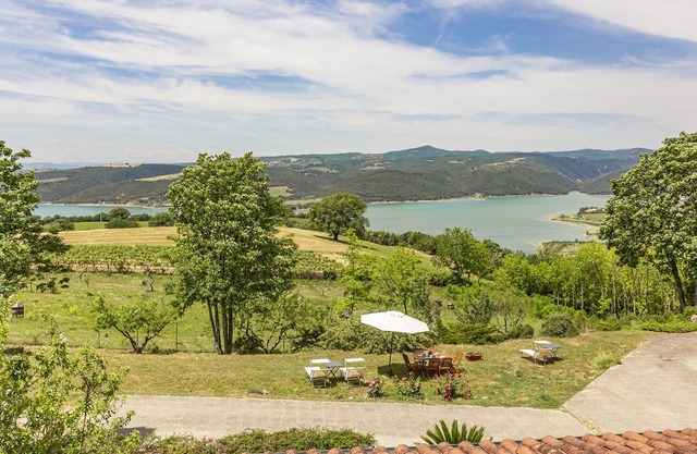 Al Lago Incantato With Pool and wellness, Baschi, Italy