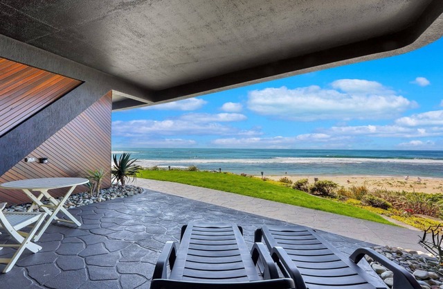 AL MARE STARFISH | Beachfront, WIFI | Accom Holidays