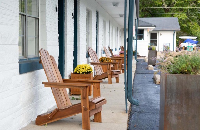 Al & Sally's Motel