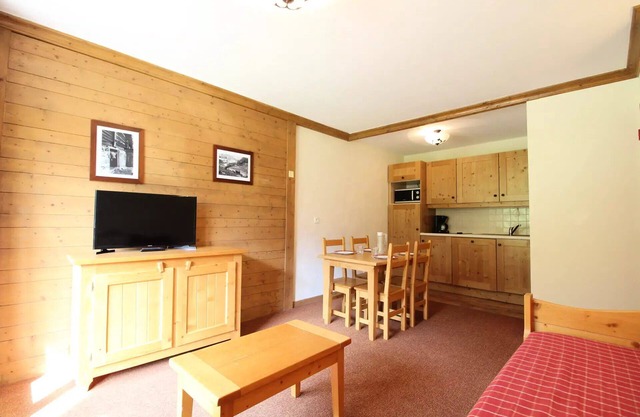 ALA201 : 4 person apartment at the foot of the slopes with swimming pool