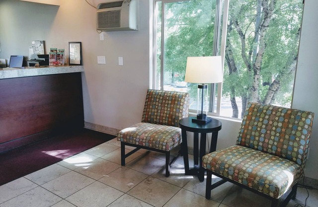 Aladdin Inn & Suites