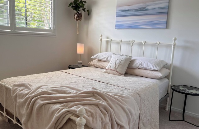 'Alba Bella' ~ Tranquil Sunrise Beach Apartment.nCosy~ Elegant~Modern~Spacious