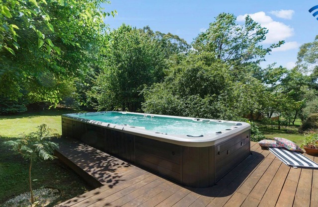 Alba Gardens – Private, leafy garden setting on over an acre