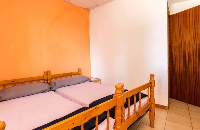 Alberg La Solana - 11 - Double Room With Two Single Beds (2 Guests)