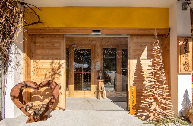 ALBERGO ALPENROSE Ski&Bike Mountain Hotel