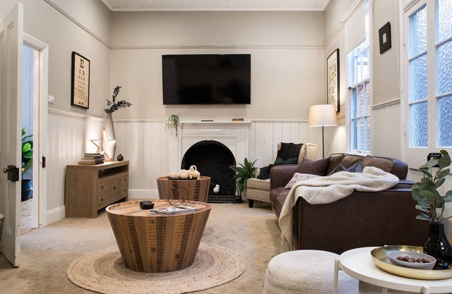 Albert Cottage - charming miner's cottage in the heart of town