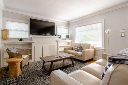 Alberta Arts Gem - 2BR - 2BA - Prime Location