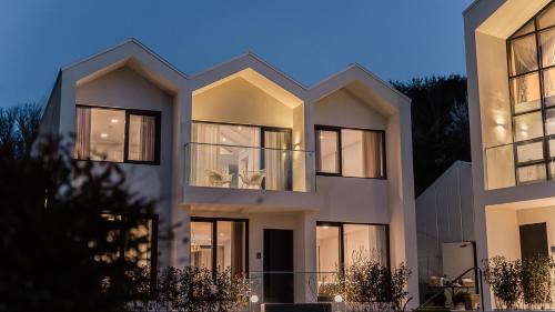 Albescent Poolvilla