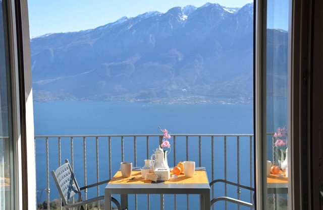 Albicocca: lake view, nature and relax
