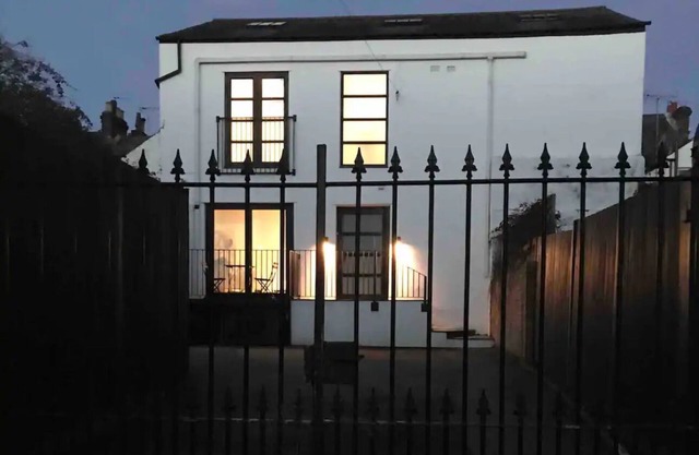 Albion Mills Amalgamation Living, Spacious 4 Bed 4 Bathroom & Mezzanine Officen