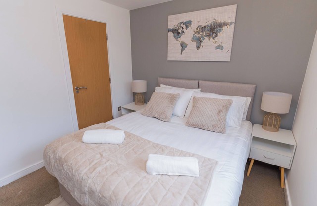 Albion Royale - 2 minute walk from the city centre! w/games!