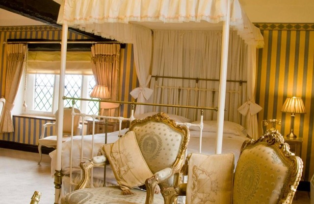 Albright Hussey Manor