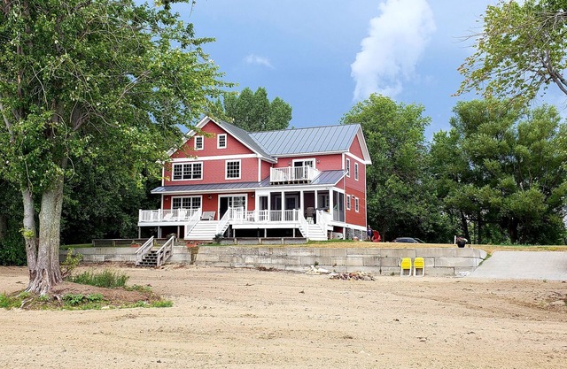 Alburgh Lake Front Rental - Luxurious Post & Beam