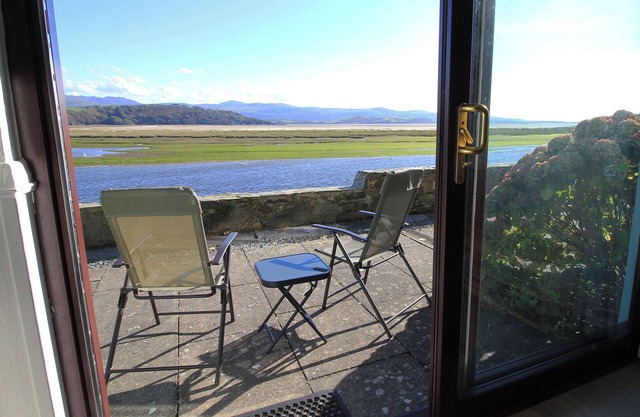 ALDENA, romantic, with a garden in Porthmadog