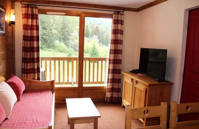 ALE217 : Apartment for 6 people at the foot of the slopes with swimming pool