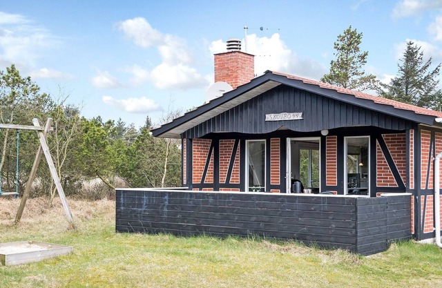 "Alena" - 1km from the sea by Interhome