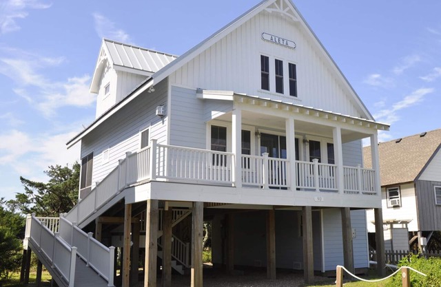 Aleta: Pet friendly, waterfront, perfect for two. Private docking.