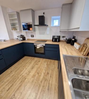 Alex, mornflake, train station, M6, parking, professional