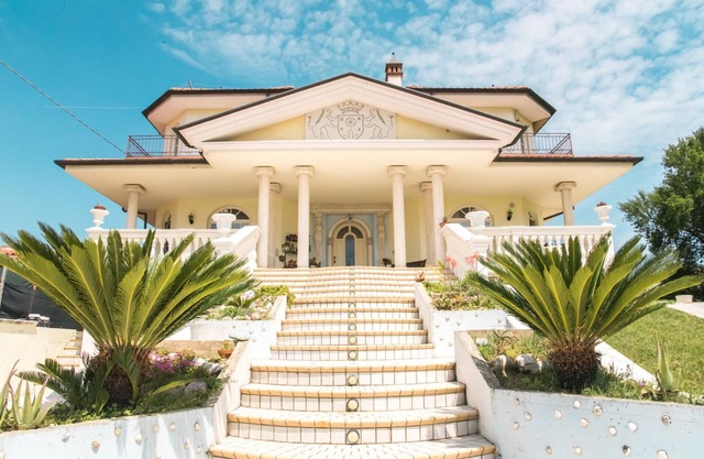 Alexander's Home | Sunny and luxurious B&B in Collecorvino