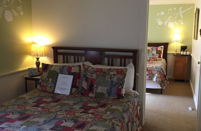 Alexander's Lodge At Mt Rainier(2 beds, breakfast included)