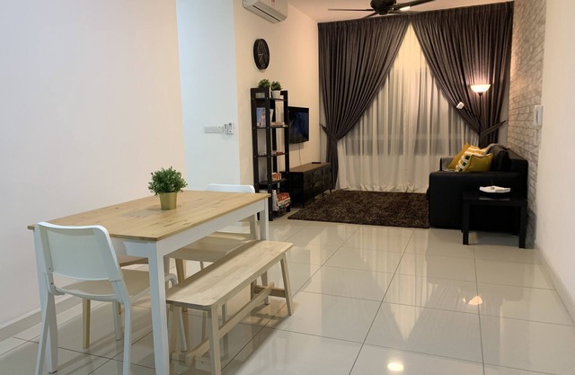 Alf's Place Family Fun Pool View w WIFI, Southville Bangi