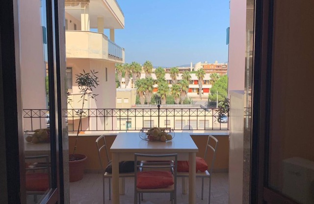 Alghero Lido, 2 bedroom, 2 balcony apartment , 5 minutes walk from the beach