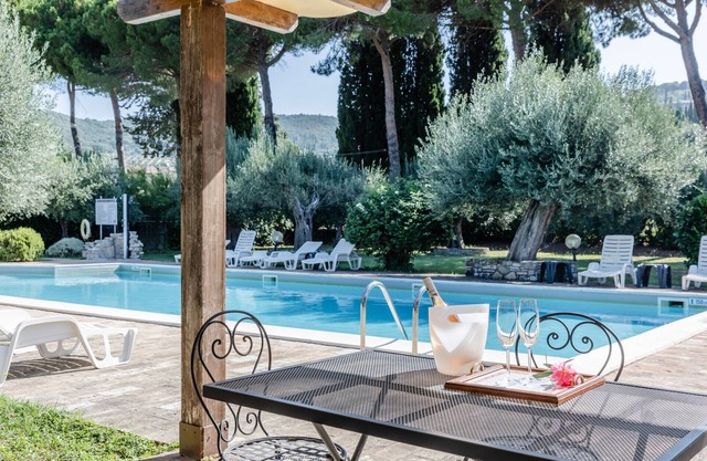 Algioja Apartment with Pool & Parking