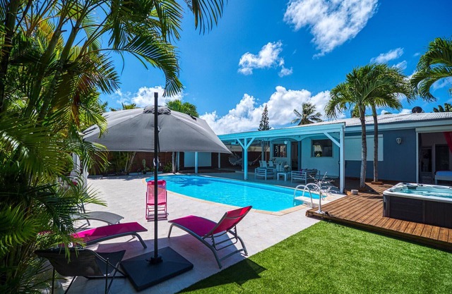 Aline, villa with swimming pool and jacuzzi, close to all amenities