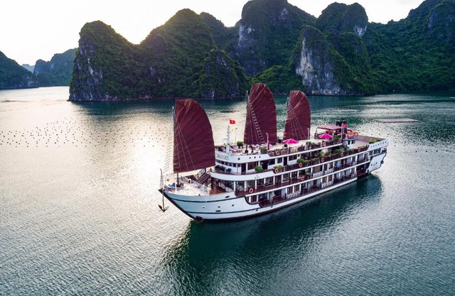 Alisa Cruise Halong