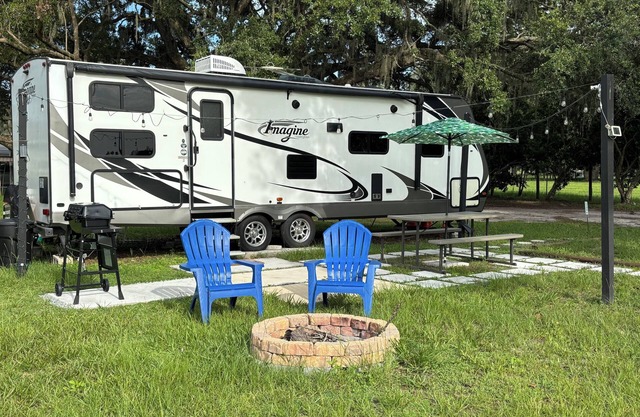 Aljurelandia nCozy RV in Tranquil Plant City with AC,nPrivate property