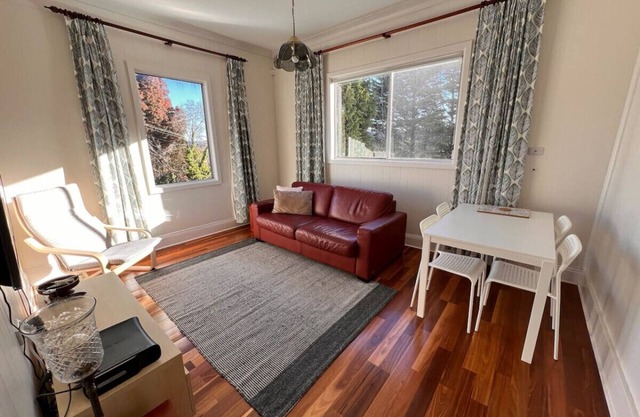 Alkira Cottage: Cozy, Comfortable, and Convenient