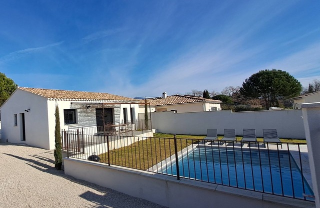 ALL COMFORT FAMILY VILLA, not overlooked, swimming pool