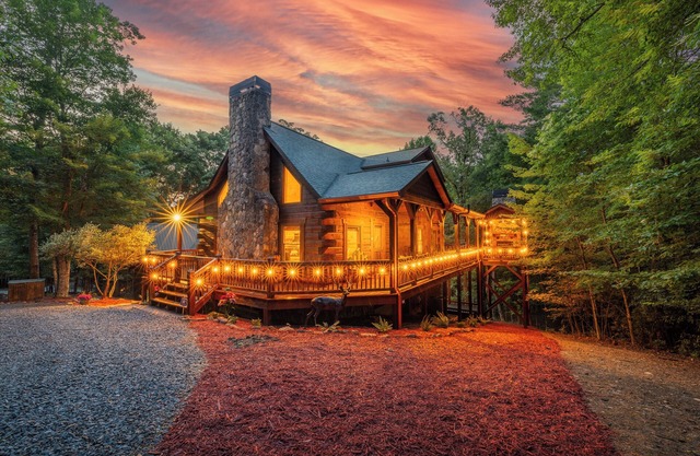 All Decked Out - A Cozy Escape in the Heart of North Georgia - 8 Guests