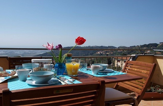 All inclusive! Elegant villa with stunning views of the Versilia coast!